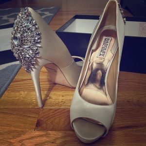 Badgley Mishchka Kiara peep toe shoes